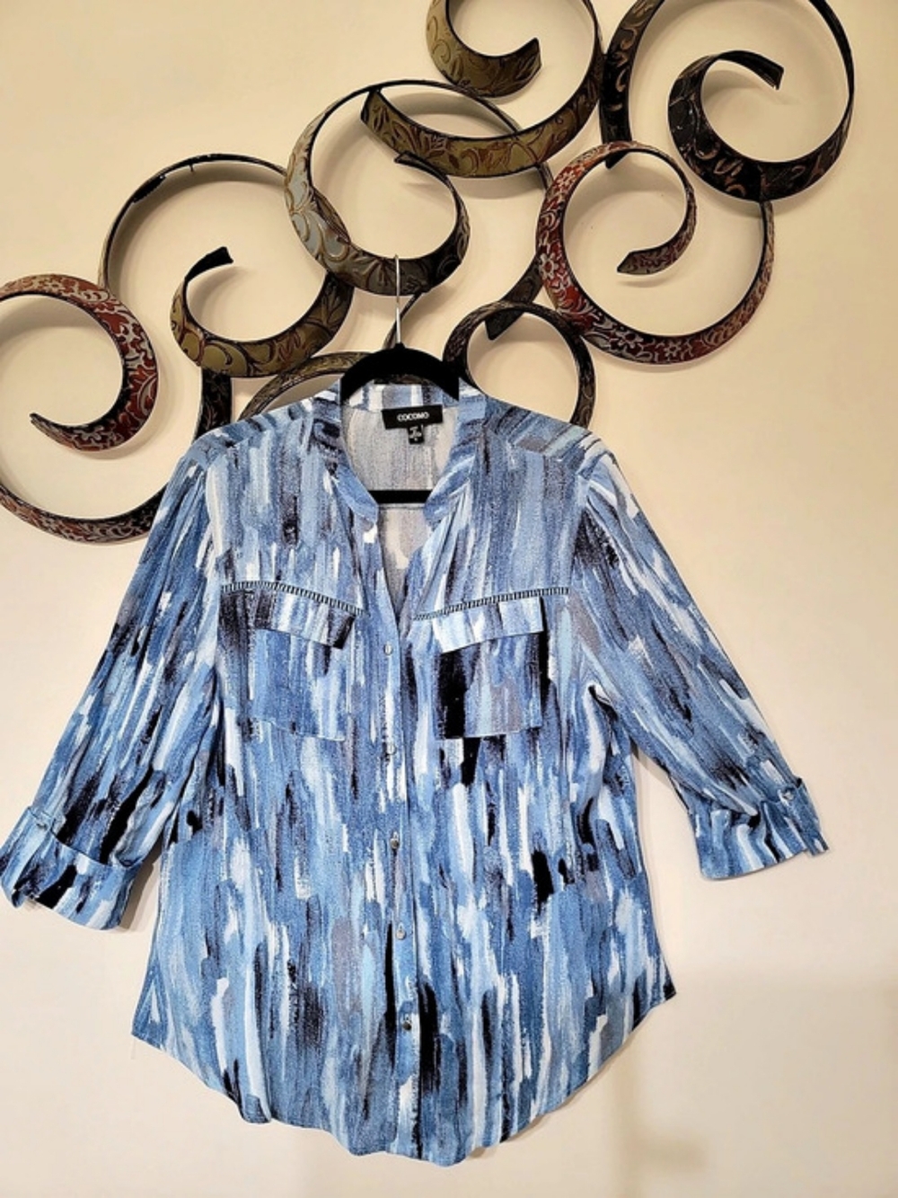 COCOMO Abstract Blue & White Button Down Size Medium